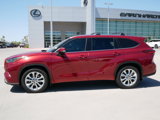 Used 2021 Toyota Highlander Limited image 3