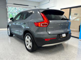Used 2021 Volvo XC40 T5 Momentum image 3