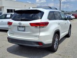Used 2017 Toyota Highlander XLE image 3