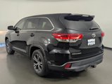 Used 2017 Toyota Highlander LE image 6