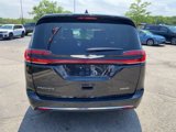 Used 2023 Chrysler Pacifica Touring-L image 4