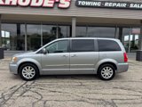 Used 2016 Chrysler Town & Country Touring w/ Driver Convenience Group image 2