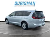 Used 2023 Chrysler Pacifica Touring-L image 4