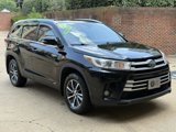 Used 2017 Toyota Highlander XLE image 3