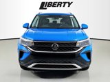 Used 2022 Volkswagen Taos SE w/ Panoramic Sunroof Package image 2