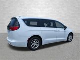 Used 2022 Chrysler Voyager LX image 4