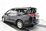 Used 2022 Chrysler Pacifica Touring-L image 5
