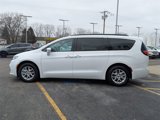 Used 2022 Chrysler Pacifica Touring-L image 6