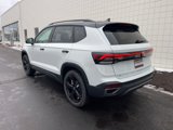 New 2025 Volkswagen Taos SE image 3