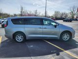 Used 2017 Chrysler Pacifica Touring image 4