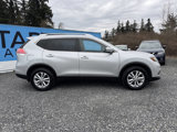 Used 2015 Nissan Rogue SV image 2