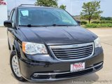 Used 2014 Chrysler Town & Country Touring image 3
