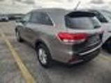 Used 2017 Kia Sorento LX image 4