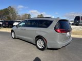 Used 2022 Chrysler Pacifica Touring-L image 6