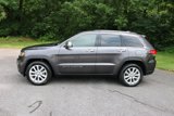 Used 2017 Jeep Grand Cherokee Limited image 2