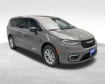 New 2025 Chrysler Pacifica Select image 3