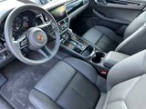 Certified 2024 Porsche Macan image 4