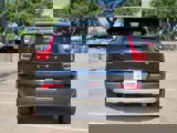 Used 2021 Volvo XC40 T4 Momentum image 5