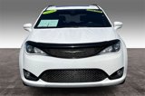 Used 2018 Chrysler Pacifica Limited image 3