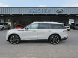 Used 2023 Lincoln Aviator Reserve w/ Equipment Group 201A image 2
