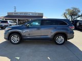 Used 2015 Toyota Highlander LE image 4