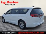 New 2025 Chrysler Pacifica Select image 3