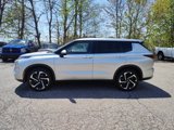 Used 2023 Mitsubishi Outlander SE image 2