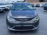 Used 2017 Chrysler Pacifica Limited image 3