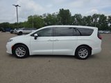 Used 2023 Chrysler Pacifica Touring-L image 4