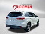 Used 2017 Toyota Highlander XLE image 2
