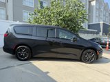 Used 2018 Chrysler Pacifica Touring-L Plus image 2