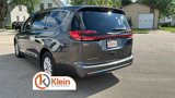 Used 2023 Chrysler Pacifica Touring-L image 6