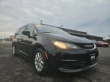 Used 2017 Chrysler Pacifica Touring image 2