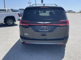 Used 2022 Chrysler Pacifica Touring-L image 6