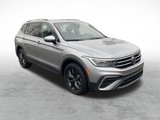 Used 2024 Volkswagen Tiguan SE w/ Panoramic Sunroof Package image 3