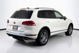 Used 2016 Volkswagen Touareg TDI image 5
