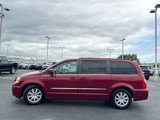 Used 2013 Chrysler Town & Country Touring image 6