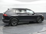 Used 2023 Volkswagen Tiguan SE image 3