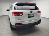 Used 2017 Kia Sorento LX w/ LX Convenience Package image 6