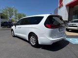 Used 2023 Chrysler Pacifica Touring-L image 4