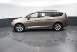 Used 2018 Chrysler Pacifica Touring-L w/ Advanced Safetytec Group image 2