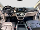 Used 2018 Chrysler Pacifica Touring-L image 3