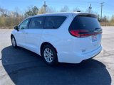 Used 2023 Chrysler Pacifica Touring-L image 5