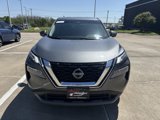 Used 2022 Nissan Rogue SV image 2