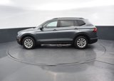 Used 2018 Volkswagen Tiguan SE image 2