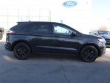Used 2024 Ford Edge SE w/ Black Appearance Package image 3