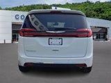 Used 2023 Chrysler Pacifica Touring-L image 5