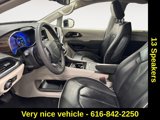 Used 2023 Chrysler Pacifica Limited image 6
