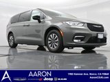 New 2025 Chrysler Pacifica Select image 2