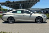 New 2025 Lexus ES 300h w/ Premium Package image 3
